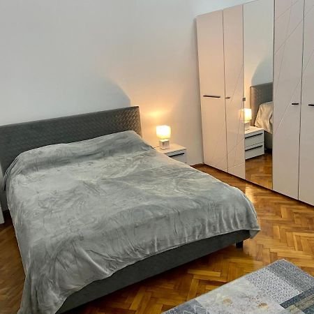 Apartmán Apartament Super Central Cu Parcare Privata Arad Exteriér fotografie