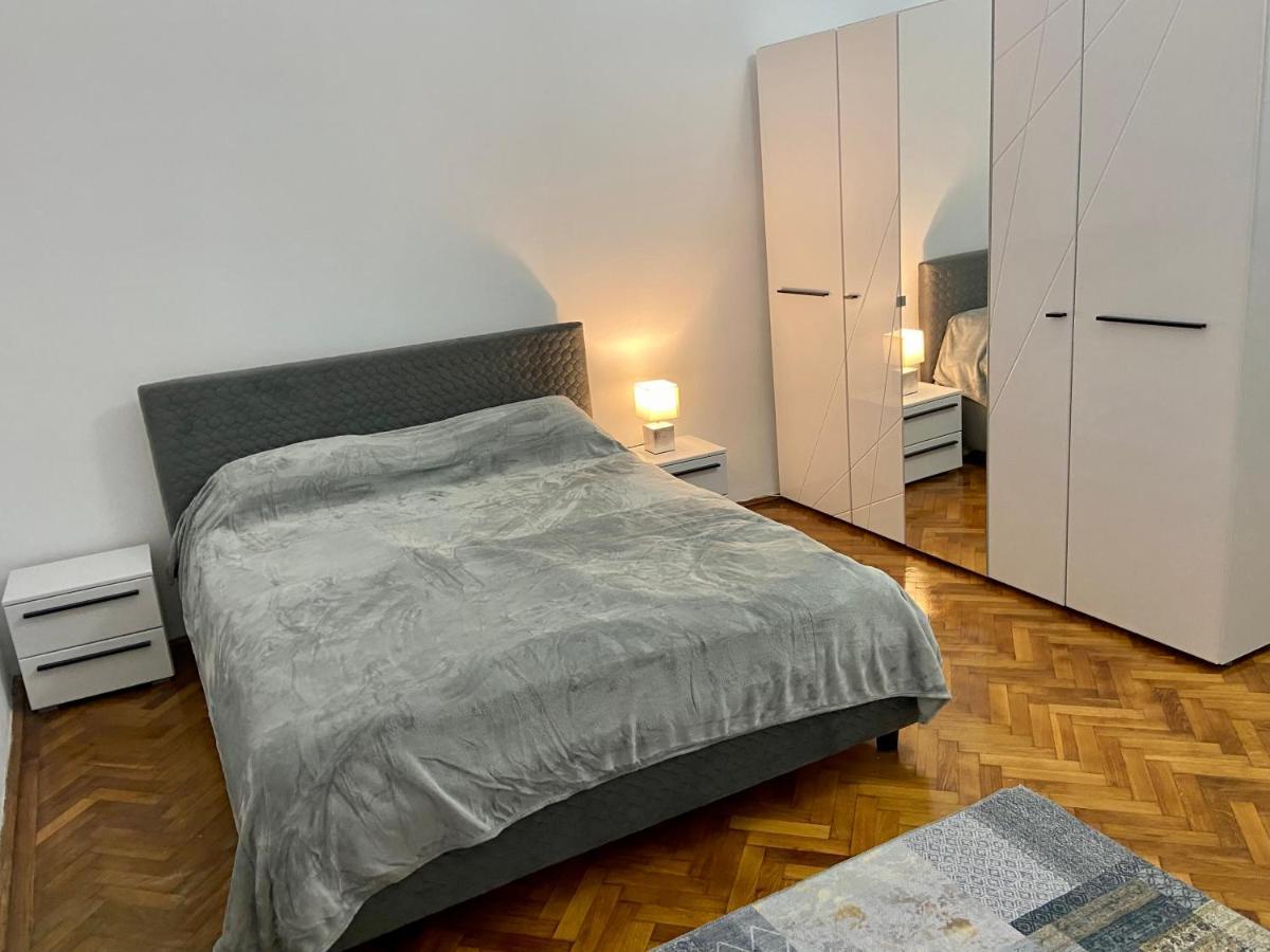 Apartmán Apartament Super Central Cu Parcare Privata Arad Exteriér fotografie